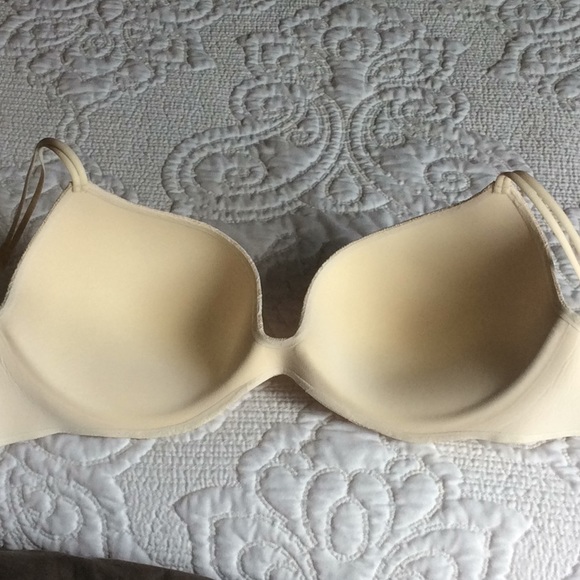 EUC Victoria's Secret bra - Picture 2 of 4